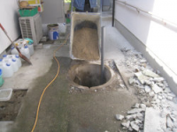 古井戸の埋め戻し工事を行いました。