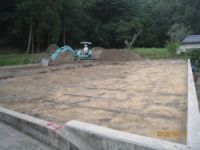 納屋の新築工事が始まりました。