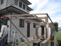 カーポート屋根修繕工事をしています。